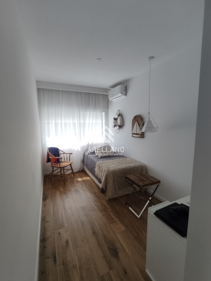 Casa ID.2717 - Alquiler Temporal Playa mansa, 2da linea. 