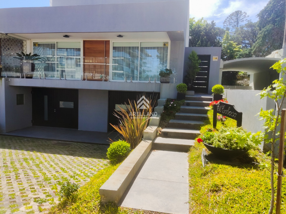 Casa ID.2717 - Alquiler Temporal Playa mansa, 2da linea. 