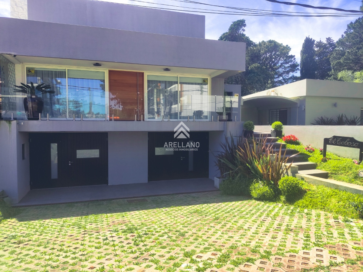 Casa ID.2717 - Alquiler Temporal Playa mansa, 2da linea. 