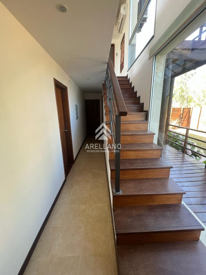 Casa ID.2589 - Venta Chalet a pasos del mar. Amplia, Piscina - Loto de Cristal