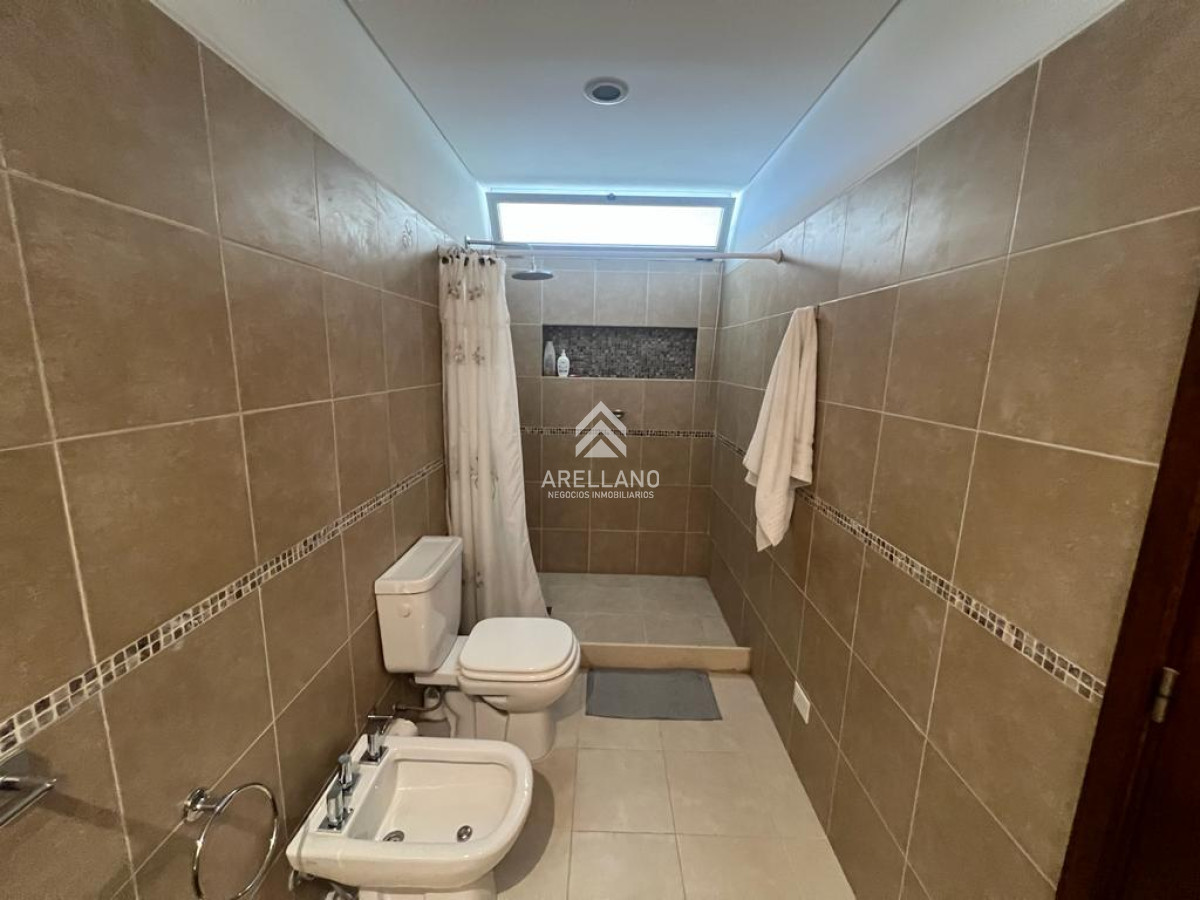 Casa ID.2589 - Venta Chalet a pasos del mar. Amplia, Piscina - Loto de Cristal