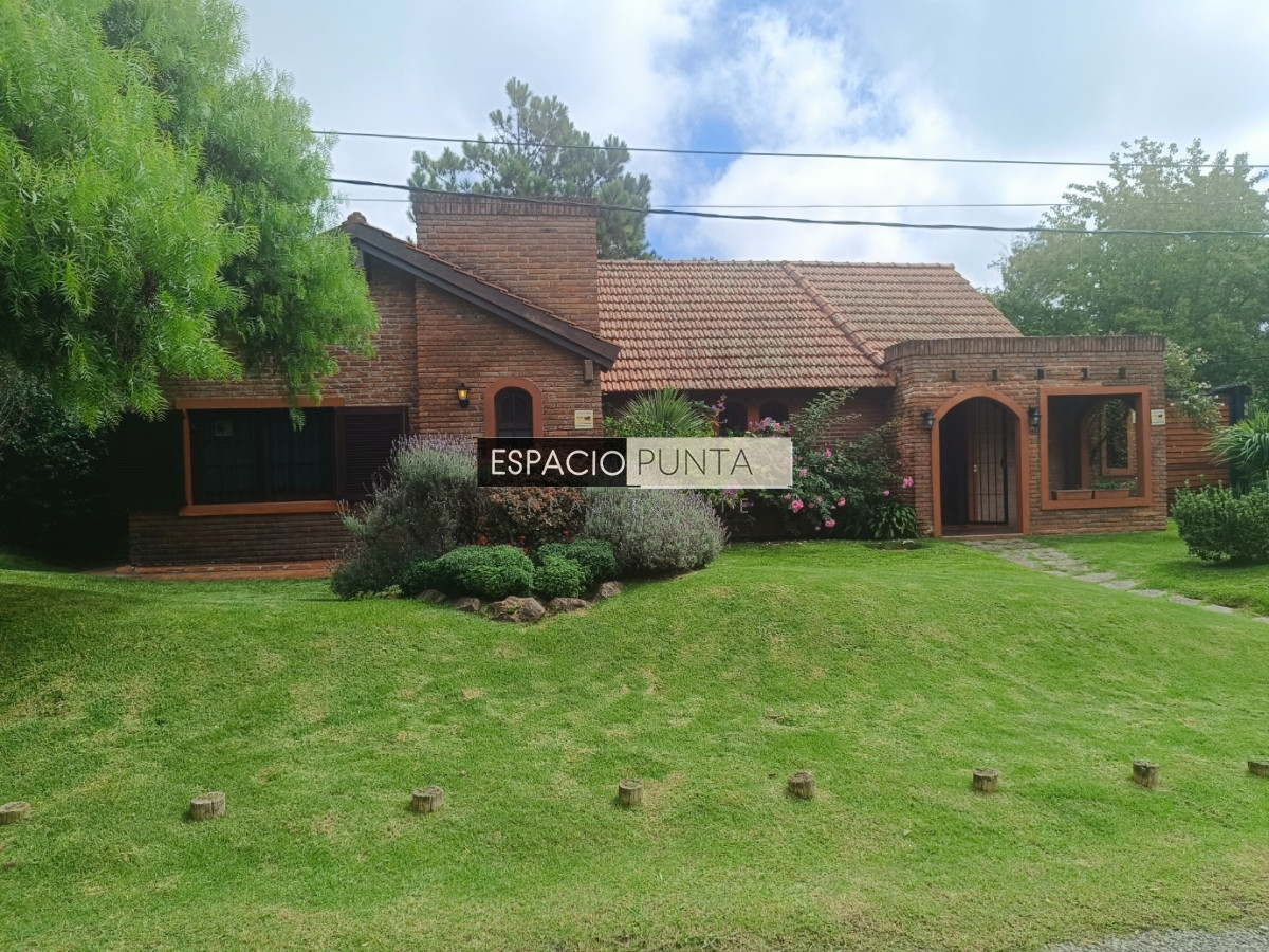 Casa ID.255 - Hernmoso y robusto Chalet en Jardines de cordoba