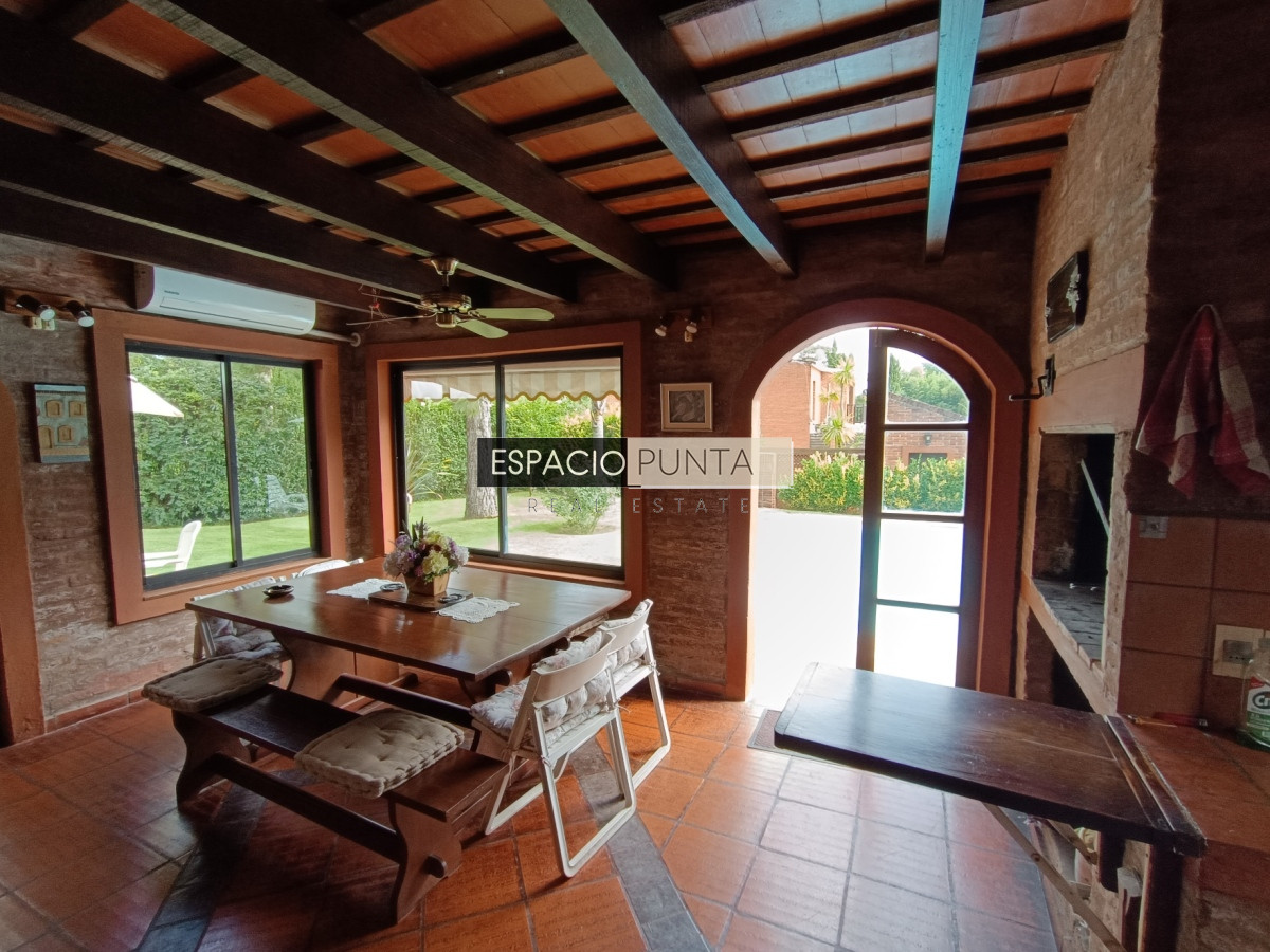 Casa ID.255 - Hernmoso y robusto Chalet en Jardines de cordoba