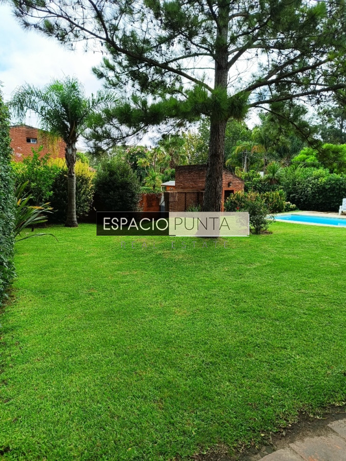 Casa ID.255 - Hernmoso y robusto Chalet en Jardines de cordoba
