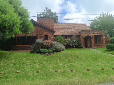 Hernmoso y robusto Chalet en Jardines de cordoba