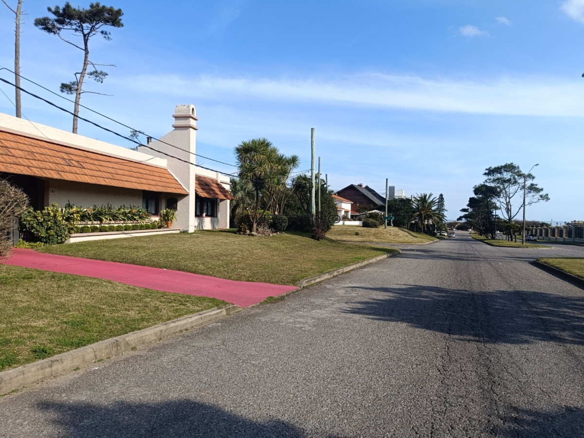 Chalet a 1 cuadra de playa mansa. — foto 3