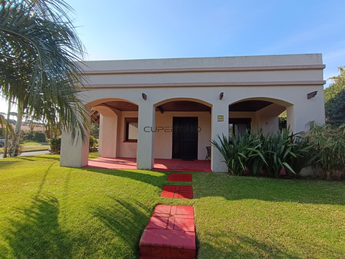 Chalet a 1 cuadra de playa mansa. — foto 1