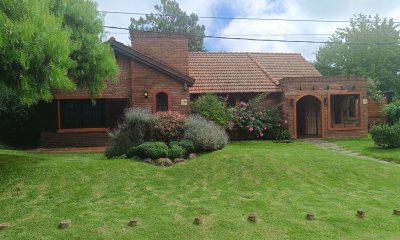 Hernmoso y robusto Chalet en Jardines de cordoba punta del este