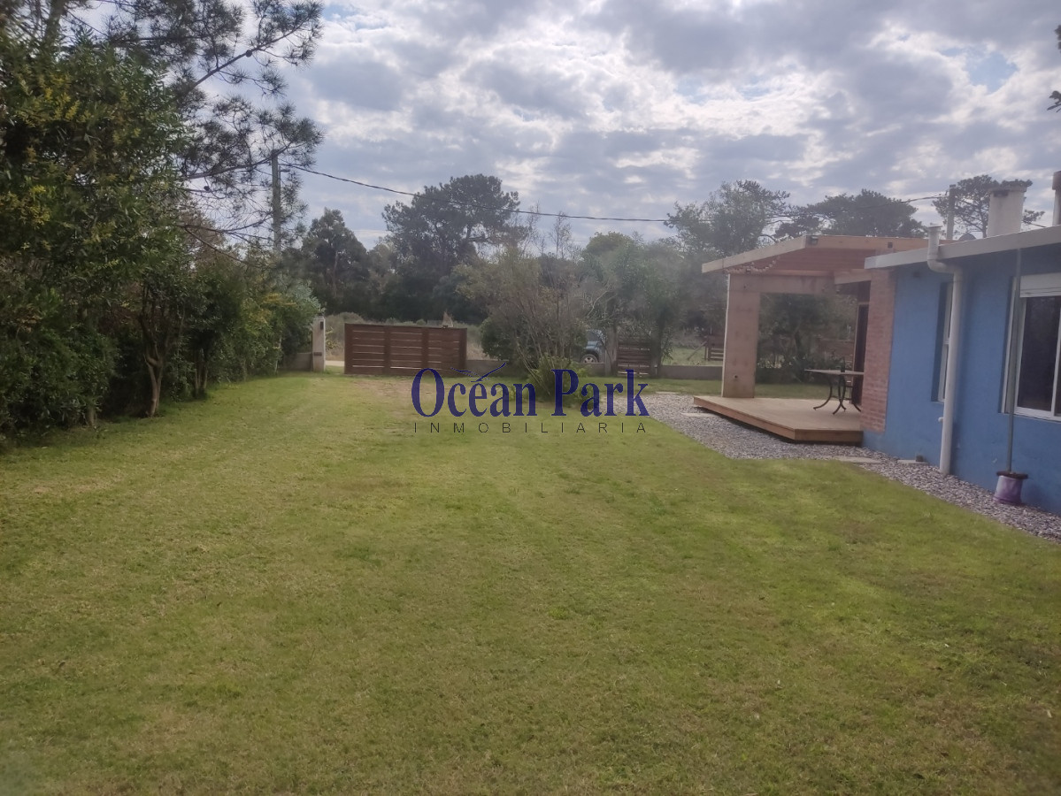 Casa ID.197 - Alquiler Anual, agradable entorno y a pasos del mar.