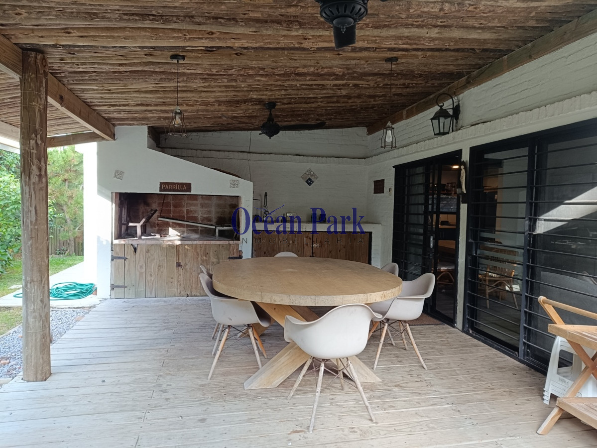 Casa ID.255 - Hermoso chalet en primera linea - Amplios Ambientes