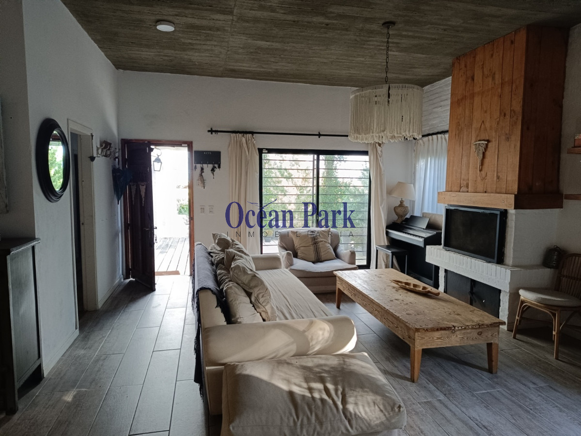 Casa ID.255 - Hermoso chalet en primera linea - Amplios Ambientes