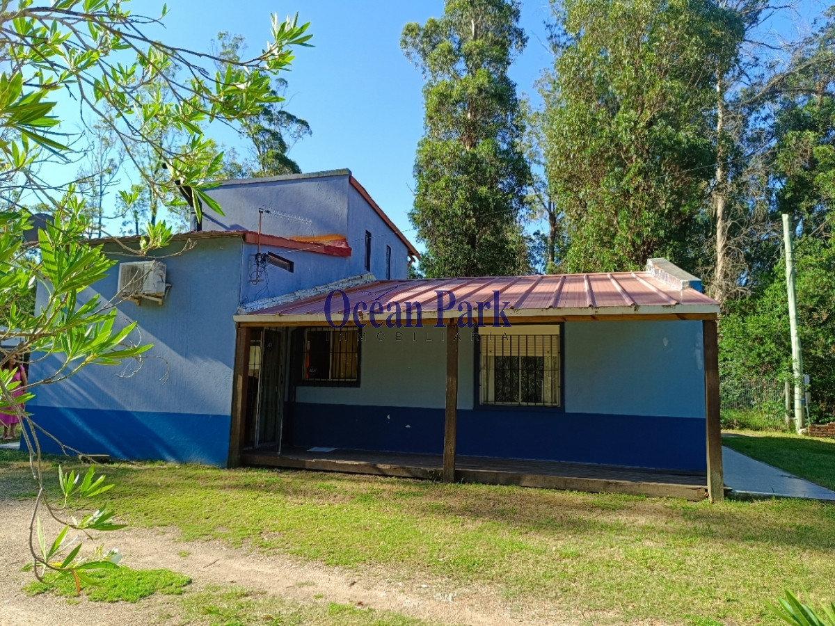 Casa ID.219 - Amplia Casa sobre avenida