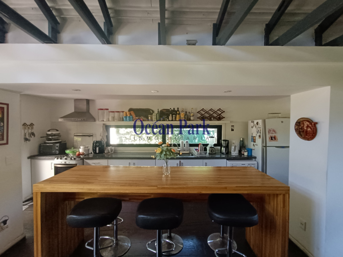 Casa ID.287 - Hermosa casa en amplio terreno