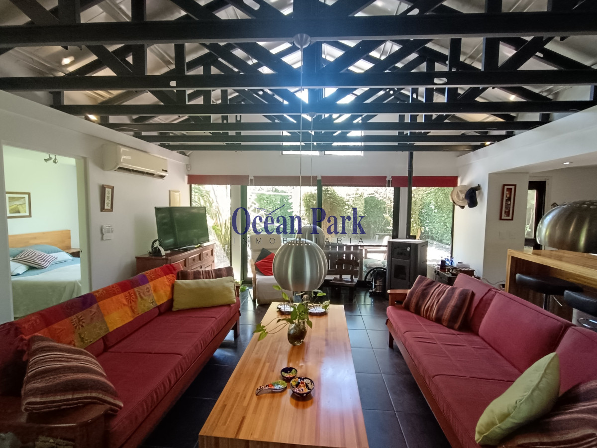 Casa ID.287 - Hermosa casa en amplio terreno