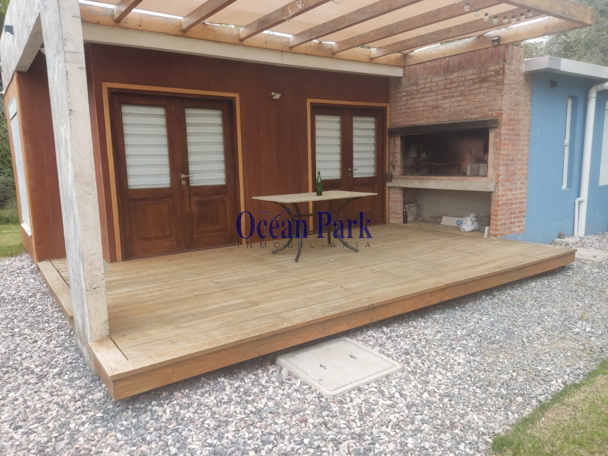 Casa ID.197 - Alquiler Anual, agradable entorno y a pasos del mar.