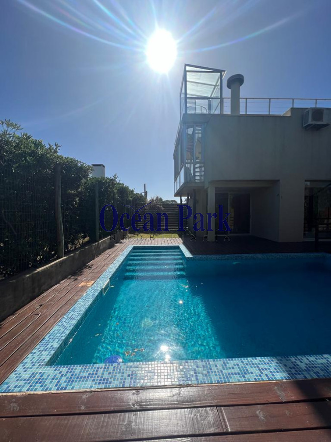 Casa ID.17 - Chalet a pasos del mar. Amplia, Piscina - Loto de Cristal