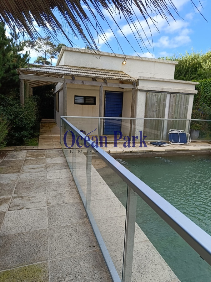 Casa ID.255 - Hermoso chalet en primera linea - Amplios Ambientes