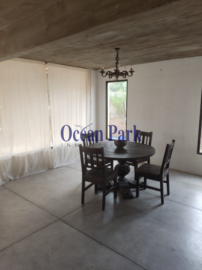 Casa ID.109 - Venta - Amplios ambientes, proxima al mar