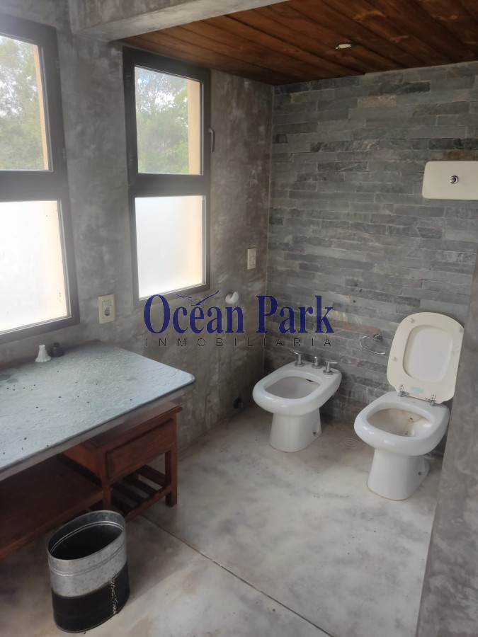 Casa ID.109 - Venta - Amplios ambientes, proxima al mar