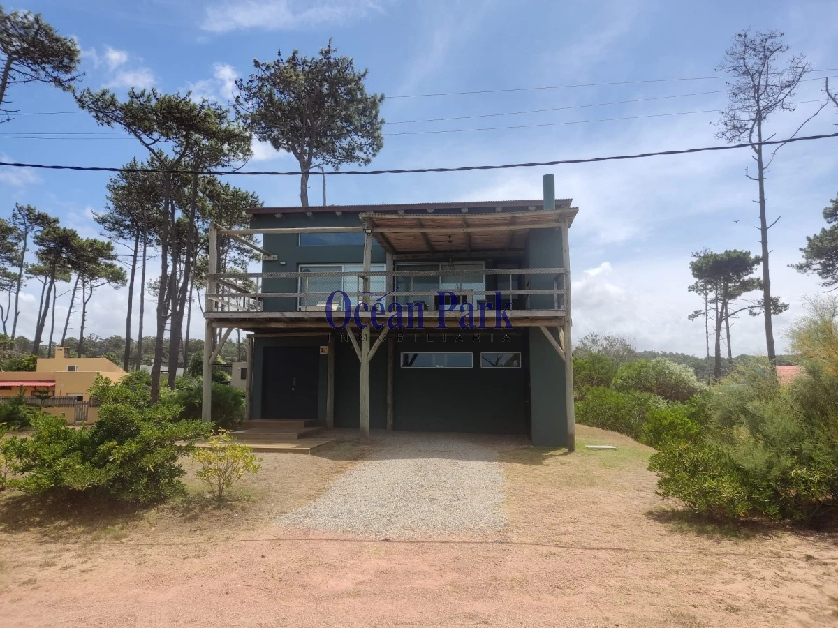 Casa ID.80 - Excelente propiedad. Primera linea