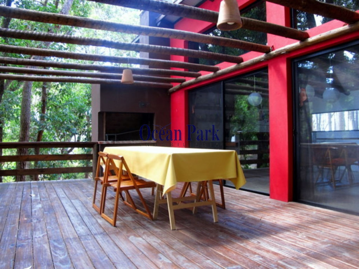 Casa ID.45 - Integrada al bosque. Cómoda