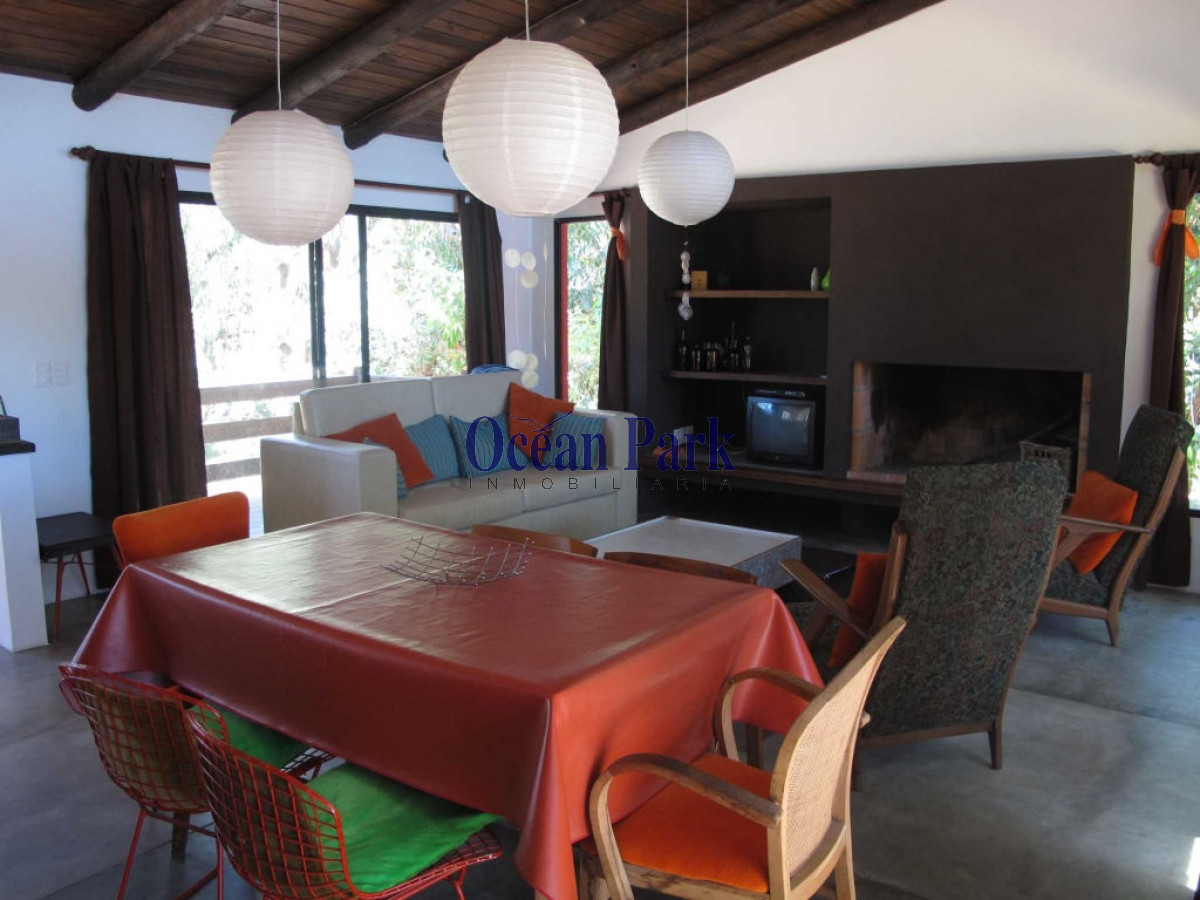 Casa ID.45 - Integrada al bosque. Cómoda