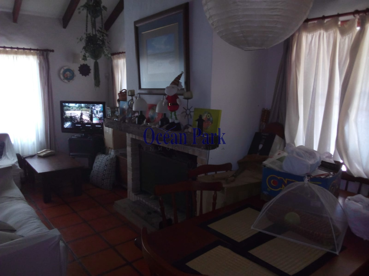 Casa ID.180 - Venta! Casa de excelente construcción, 1 cuadra del mar