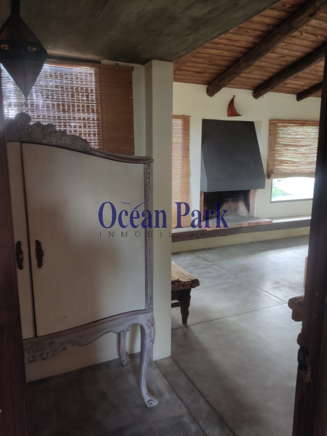 Casa ID.109 - Venta - Amplios ambientes, proxima al mar
