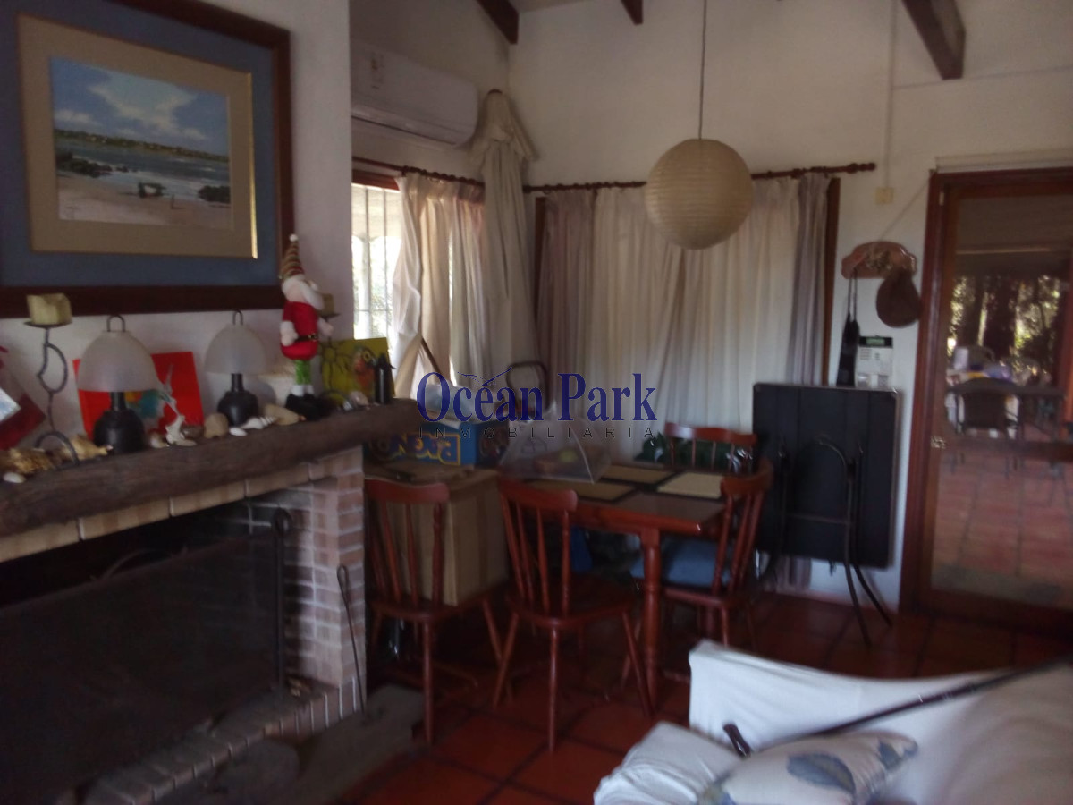 Casa ID.180 - Venta! Casa de excelente construcción, 1 cuadra del mar