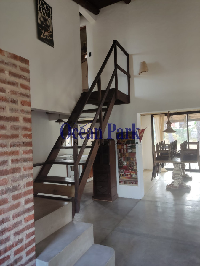 Casa ID.109 - Venta - Amplios ambientes, proxima al mar