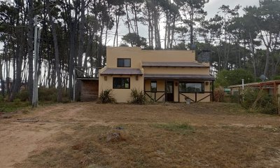 Venta - Amplios ambientes, proxima al mar
