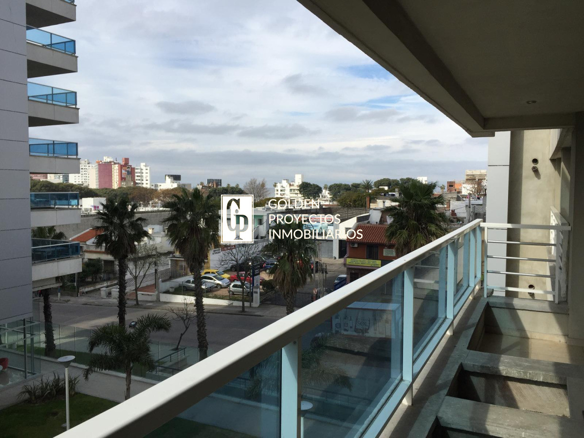 Apartamento ID.595/Apartamento-En-Alquiler-2-Dormitorios-En-Buceo - Apartamento En Alquiler 2 Dormitorios En Buceo