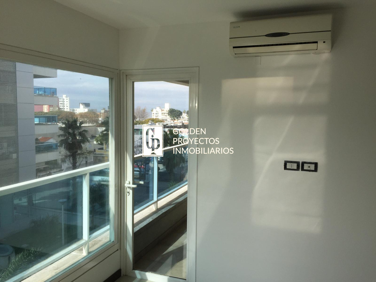 Apartamento ID.595/Apartamento-En-Alquiler-2-Dormitorios-En-Buceo - Apartamento En Alquiler 2 Dormitorios En Buceo