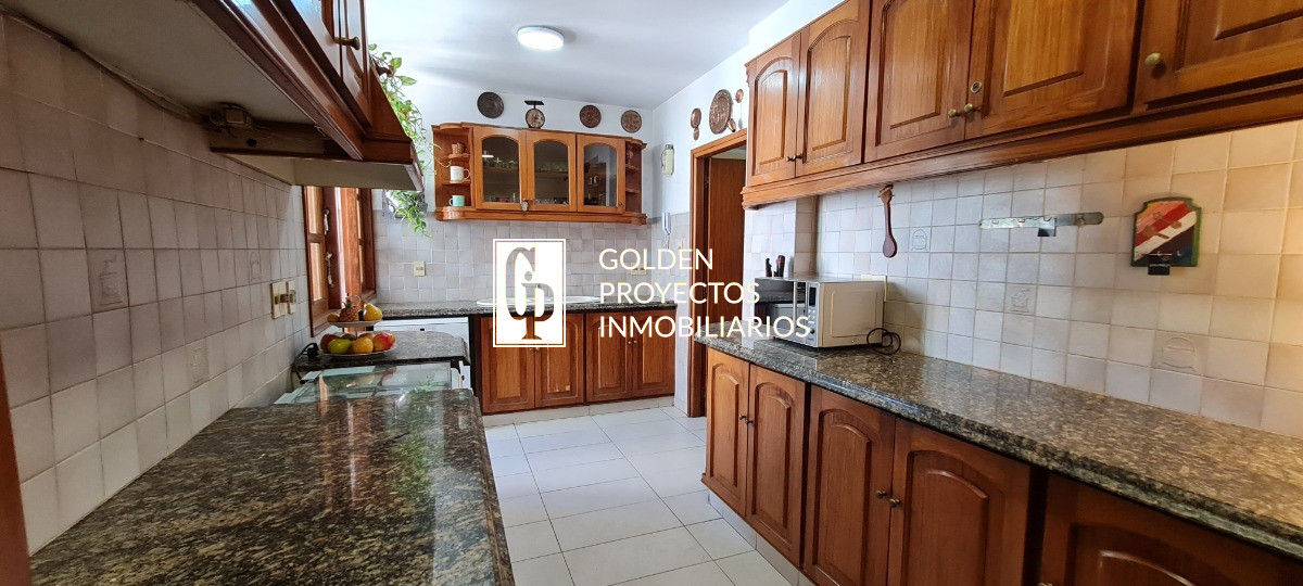 Apartamento ID.632 - Apartamento En Venta De 4 Dormitorios En Pocitos
