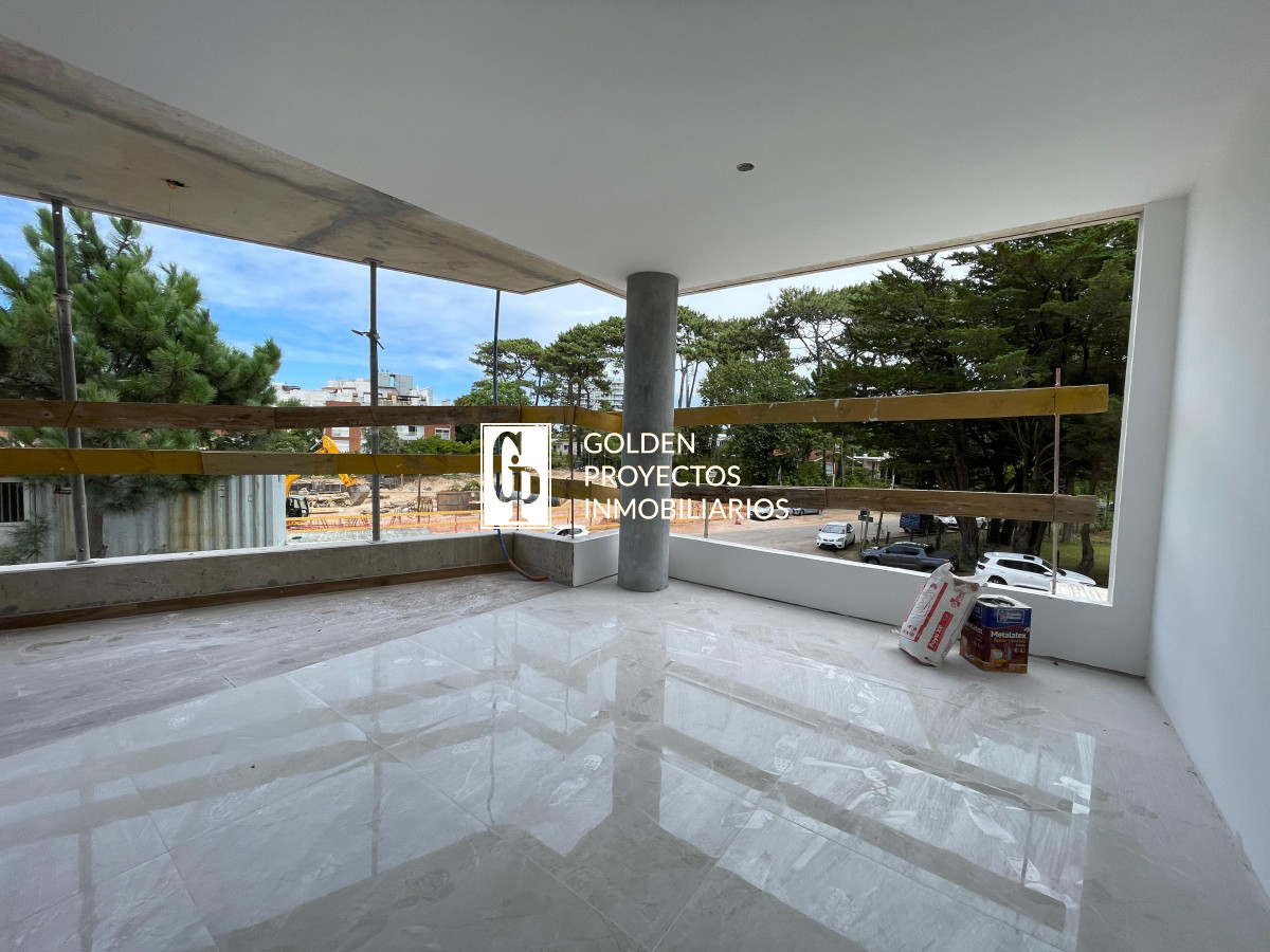 Apartamento ID.411 - Apartamento en Venta 3 dormitorios 2 baños con cochera en Punta del Este 