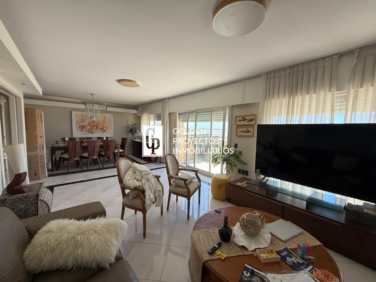 Apartamento ID.769/Penthouse-en-venta-de-dos-dormitorios-en-Rambla-Punta-Carretas - Penthouse en venta de dos dormitorios en Rambla Punta Carretas