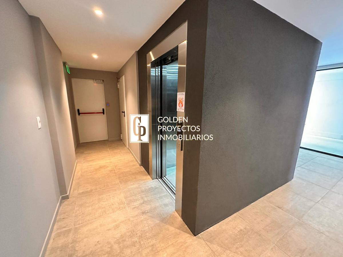 Apartamento ID.558/Apartamento-En-Alquiler-De-1-Dormitorio-Con-Cochera-En-Tres-Cruces- - Apartamento En Alquiler De 1 Dormitorio Con Cochera En Tres Cruces 
