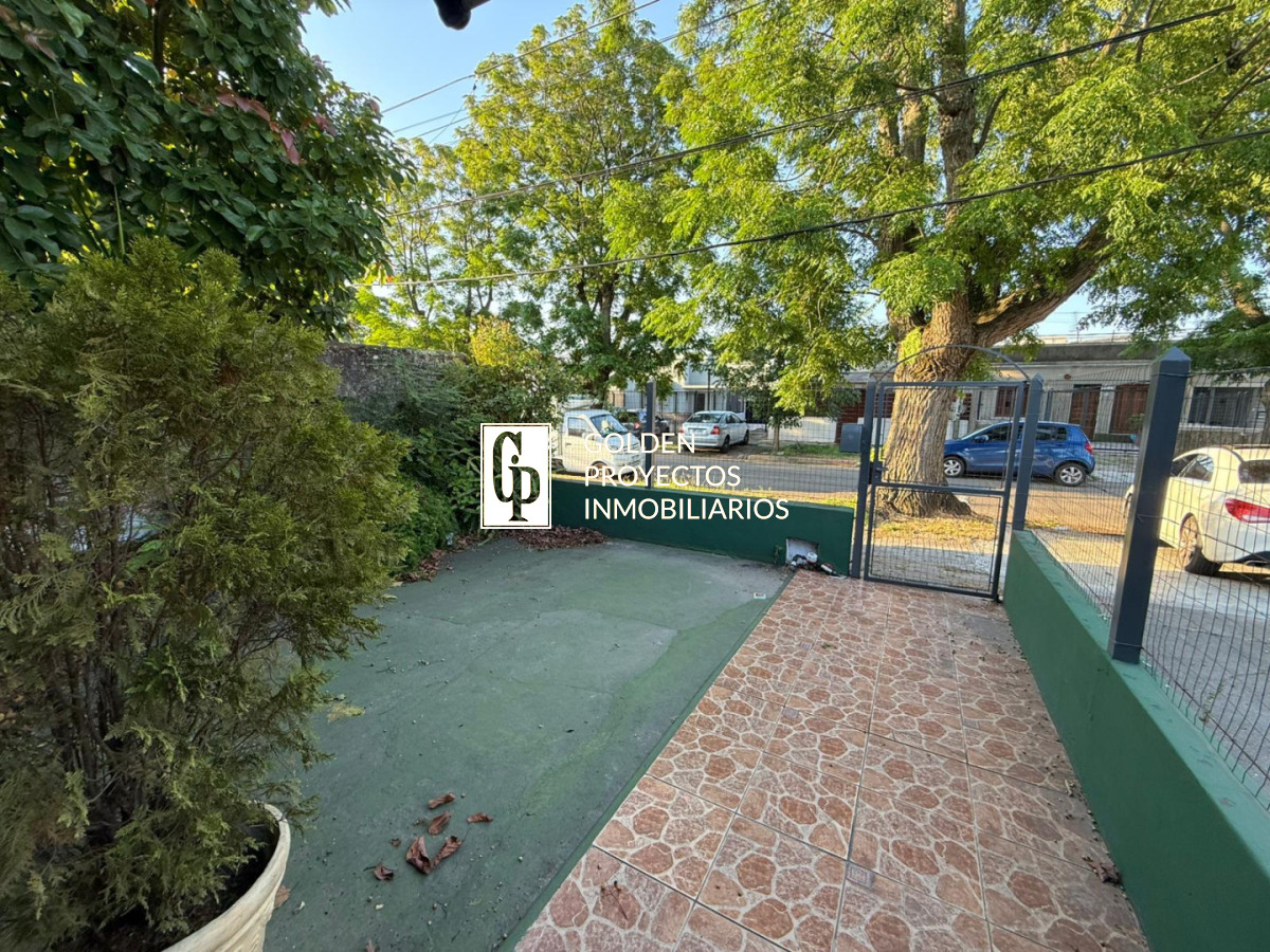 Apartamento ID.701 - Alquiler de Casa más Galpón y Apto , Malvin Norte.