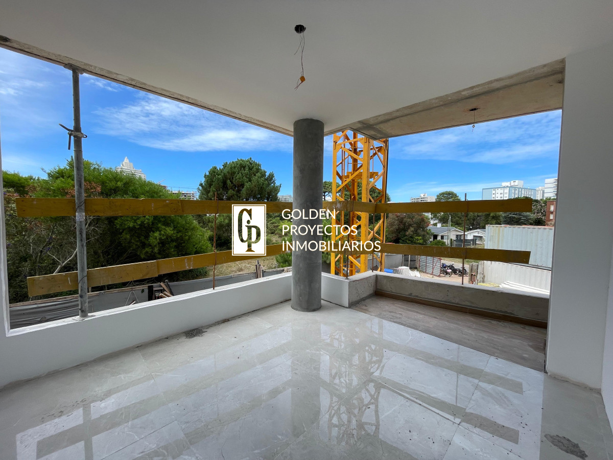 Apartamento ID.411 - Apartamento en Venta 3 dormitorios 2 baños con cochera en Punta del Este 