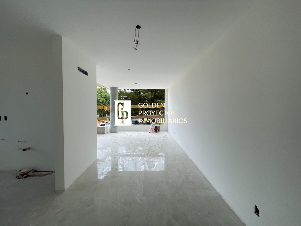 Apartamento ID.411 - Apartamento en Venta 3 dormitorios 2 baños con cochera en Punta del Este 