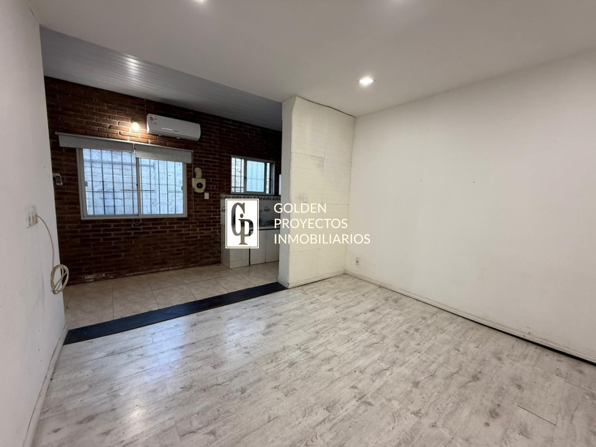Apartamento ID.701 - Alquiler de Casa más Galpón y Apto , Malvin Norte.