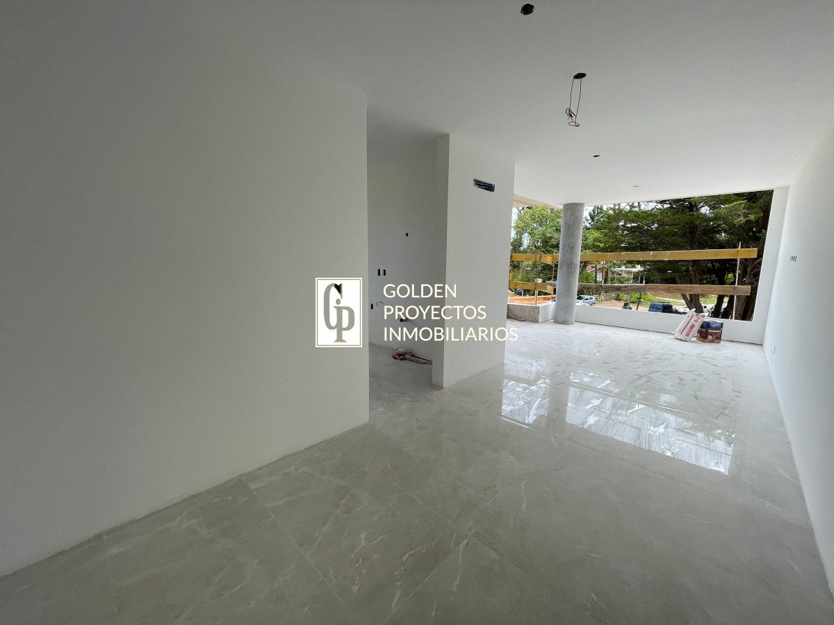 Apartamento ID.411 - Apartamento en Venta 3 dormitorios 2 baños con cochera en Punta del Este 