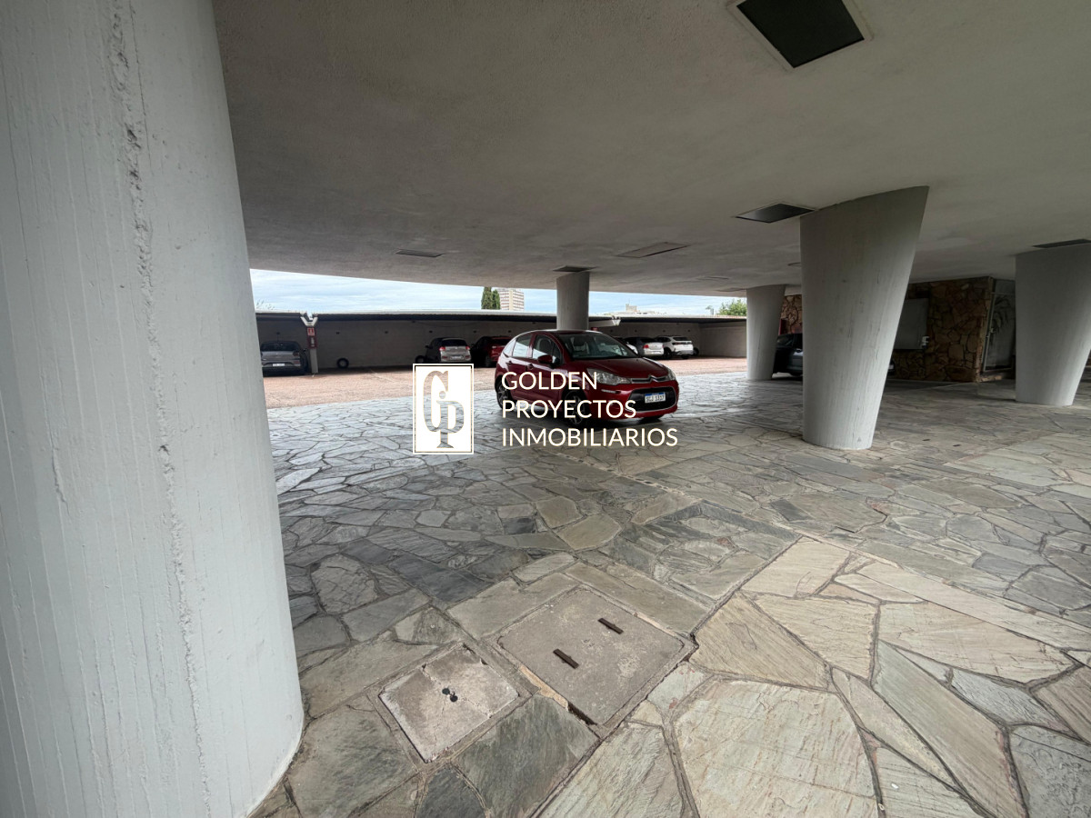 Apartamento ID.743/Apartamento-Amueblado-en-Alquiler-1-Dormitorio-con-Garaje-en-Parque-Batlle - Apartamento Amueblado en Alquiler 1 Dormitorio con Garaje en Parque Batlle