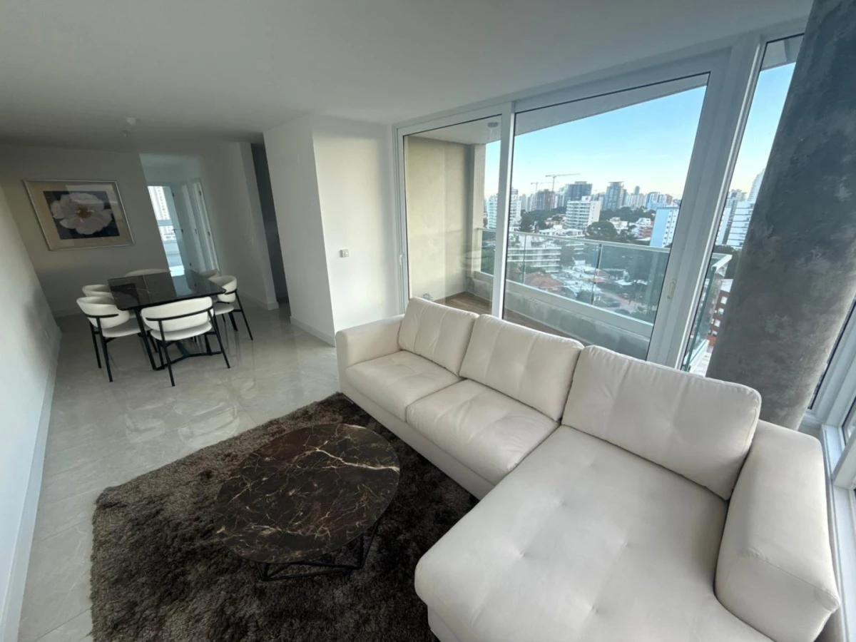 Apartamento en Venta 3 dormitorios 2 baños Garage Punta del Este  - Ref. 687
