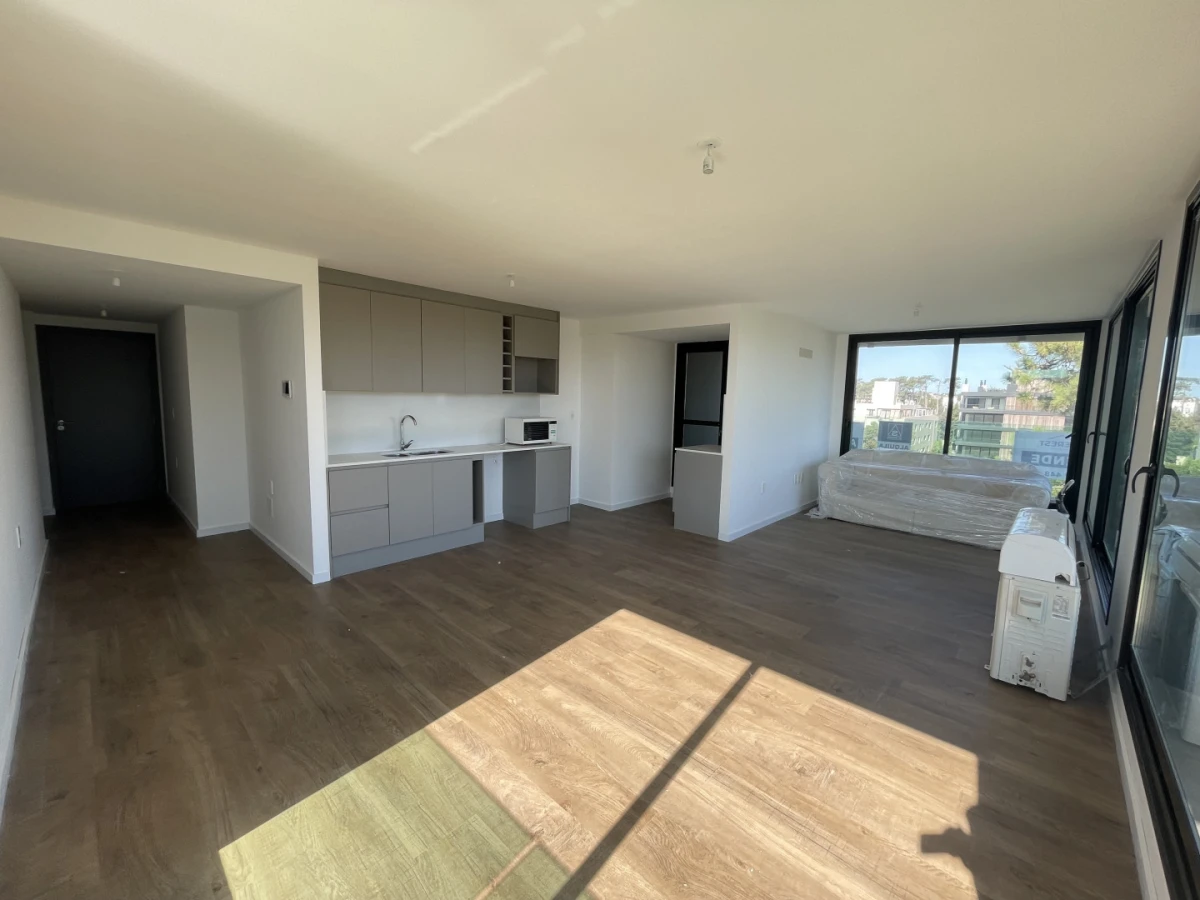 Apartamento en venta tres dormitorios y balcon en avenida de las americas - Ref. 842
