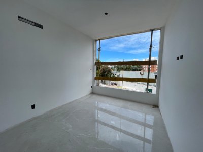 Apartamento ID.411 - Apartamento en Venta 3 dormitorios 2 baños con cochera en Punta del Este 