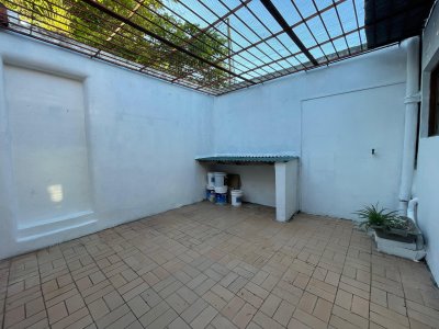 Apartamento ID.301 - Apartamento en Venta 2 dormitorios y Patio en Atahualpa con Renta