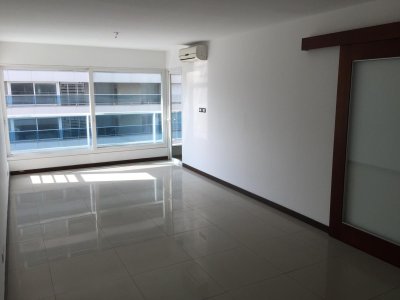 Apartamento ID.595/Apartamento-En-Alquiler-2-Dormitorios-En-Buceo - Apartamento En Alquiler 2 Dormitorios En Buceo