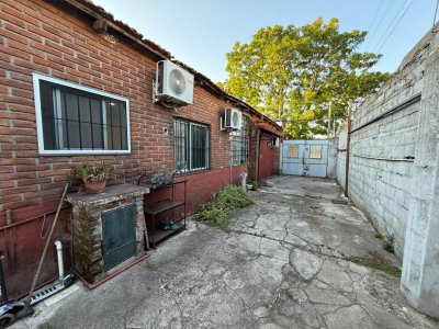 Apartamento ID.701 - Alquiler de Casa más Galpón y Apto , Malvin Norte.