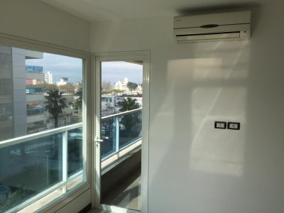 Apartamento ID.595/Apartamento-En-Alquiler-2-Dormitorios-En-Buceo - Apartamento En Alquiler 2 Dormitorios En Buceo